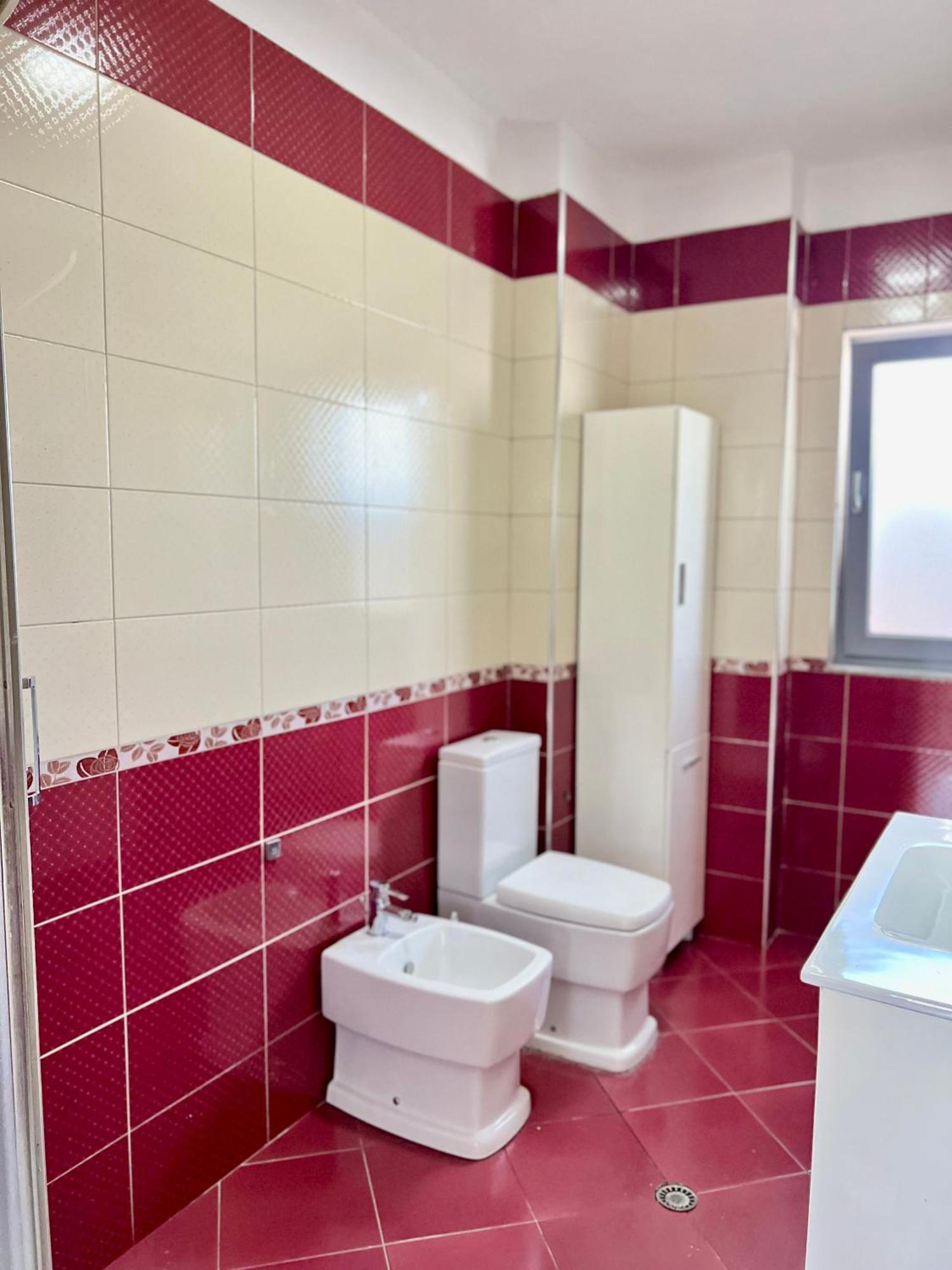 Boulevard Views - Spacious Tirana Apartment Esterno foto