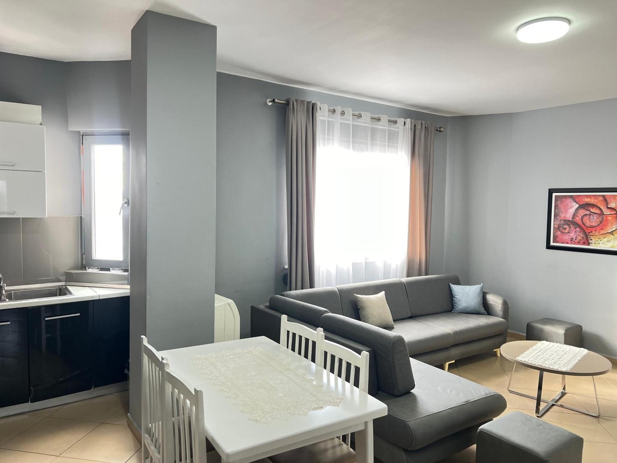Boulevard Views - Spacious Tirana Apartment Esterno foto